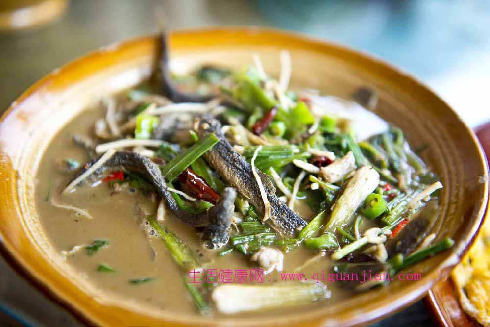 泥鳅汤--汤鲜味美，肉质细嫩，滋阴祛湿解毒