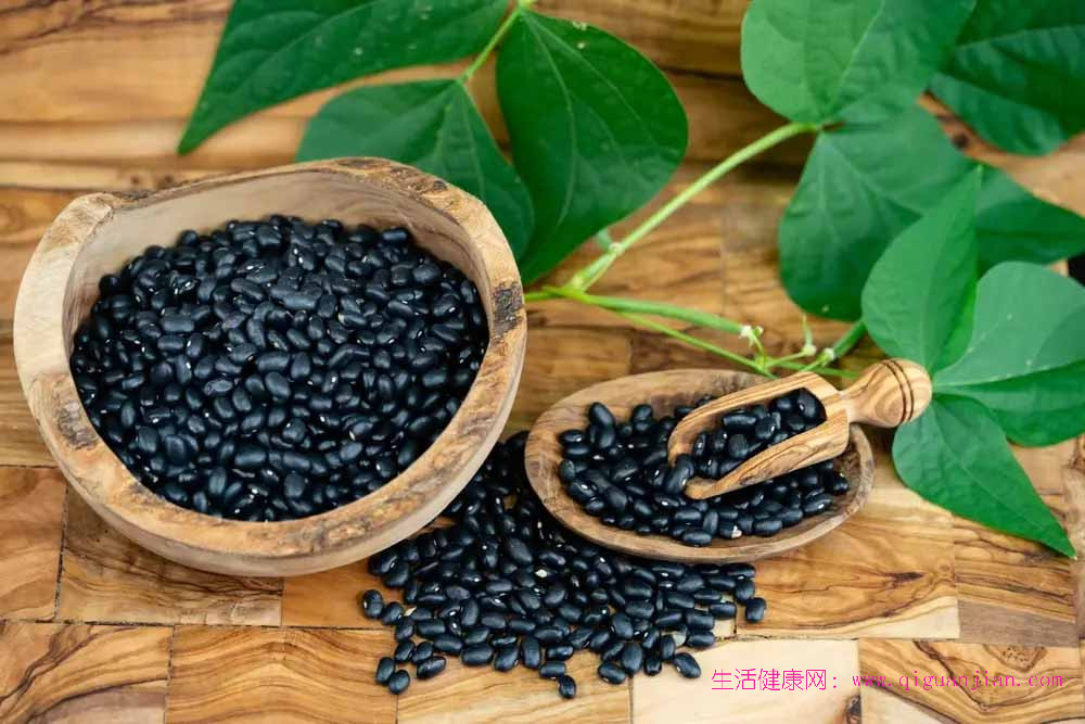 咖啡调阴阳、黑豆养身心：日常饮品与食材的养生智慧