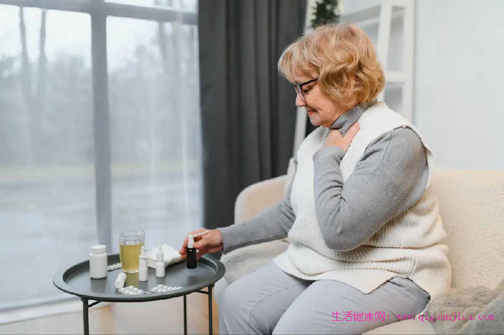 咳出来的痰藏着健康密码!不同颜色,对应身体不同警讯