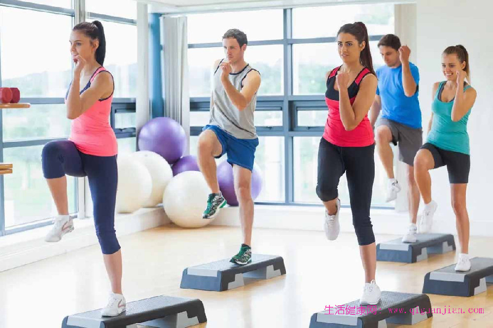 别再找借口!体能差的死亡风险,比吸烟、糖尿病还高|10分钟居家有氧救星