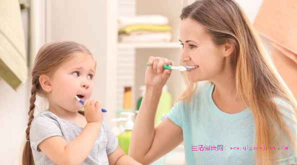 坚持了几十年的刷牙习惯可能全错了!揭秘3大口腔护理误区与科学护牙指南