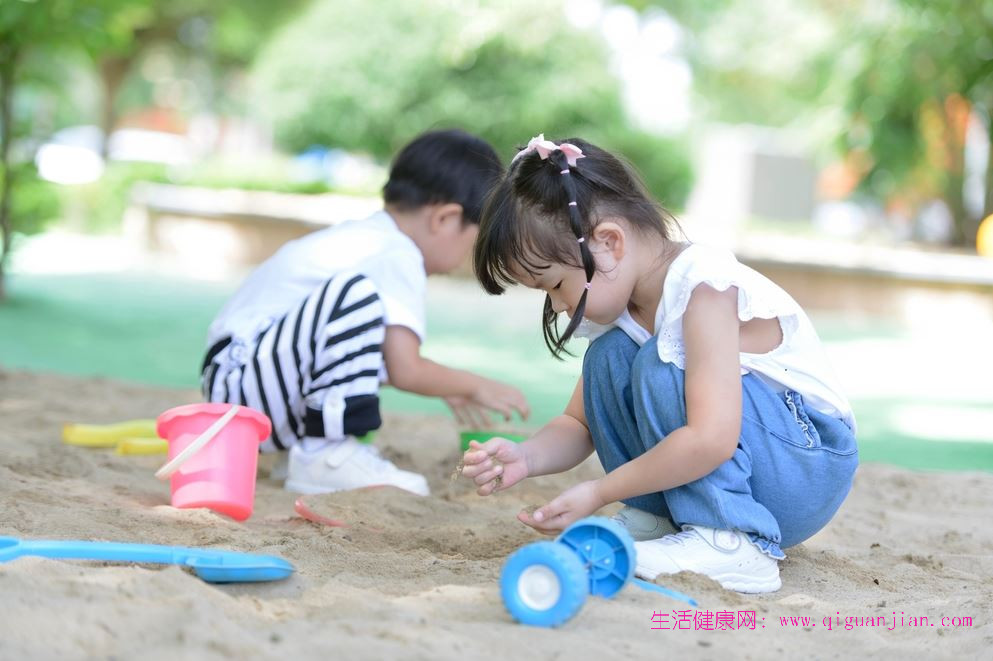 孩子感觉统合发育不足怎么办？适度探索助力儿童成长
